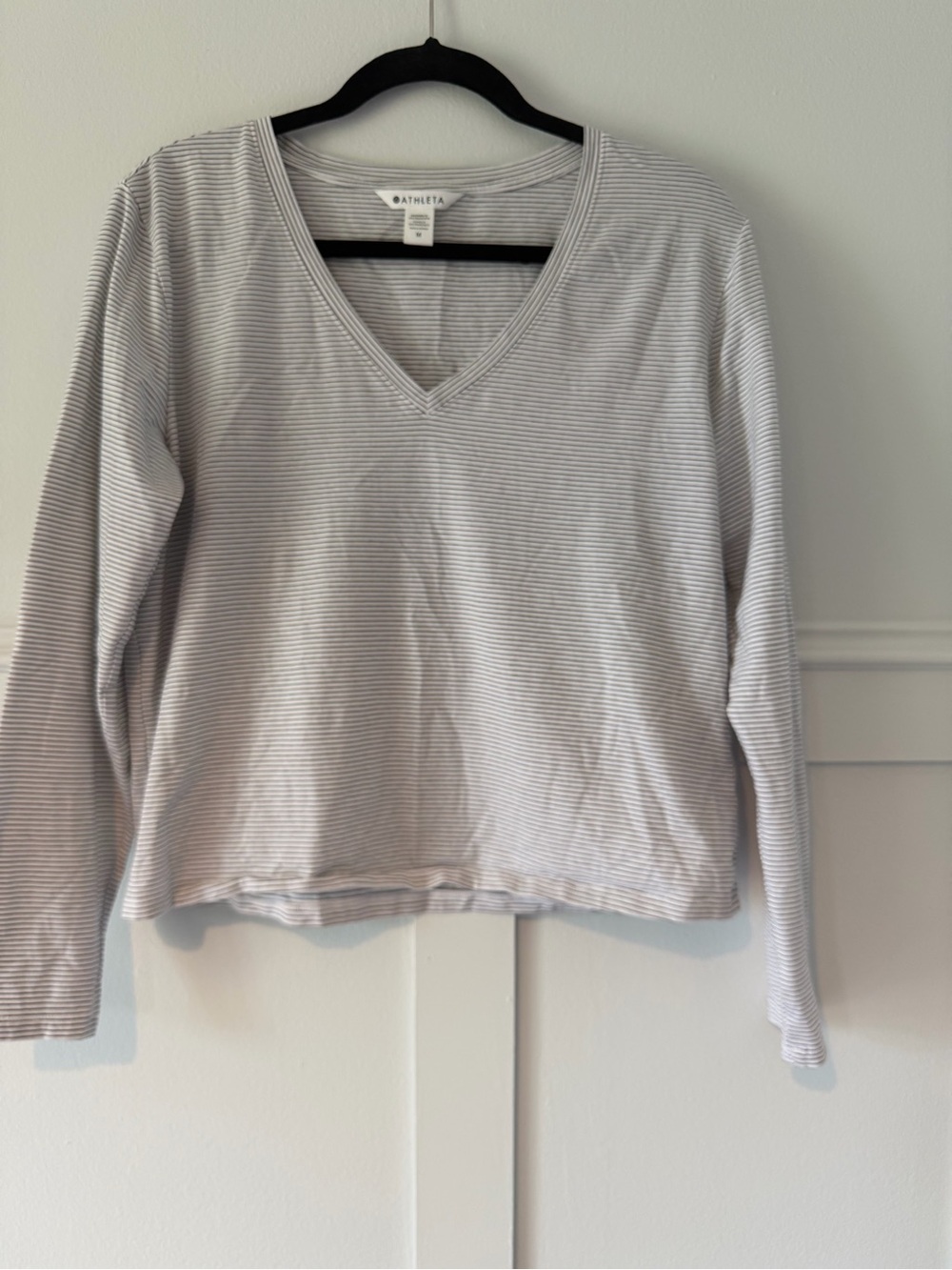 Athleta Essential V-Neck Long Sleeve Top M White Gray Stripe - Picture 3 of 8